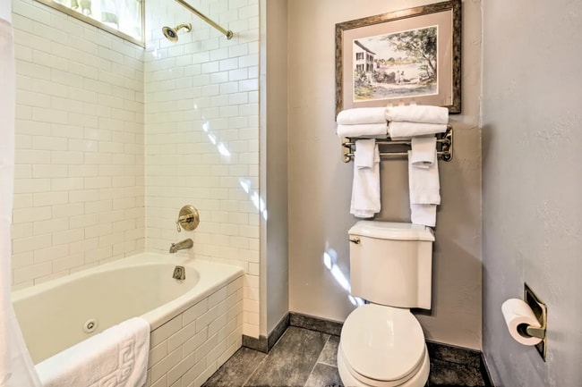 master bathroom - 418 Beachfront Dr