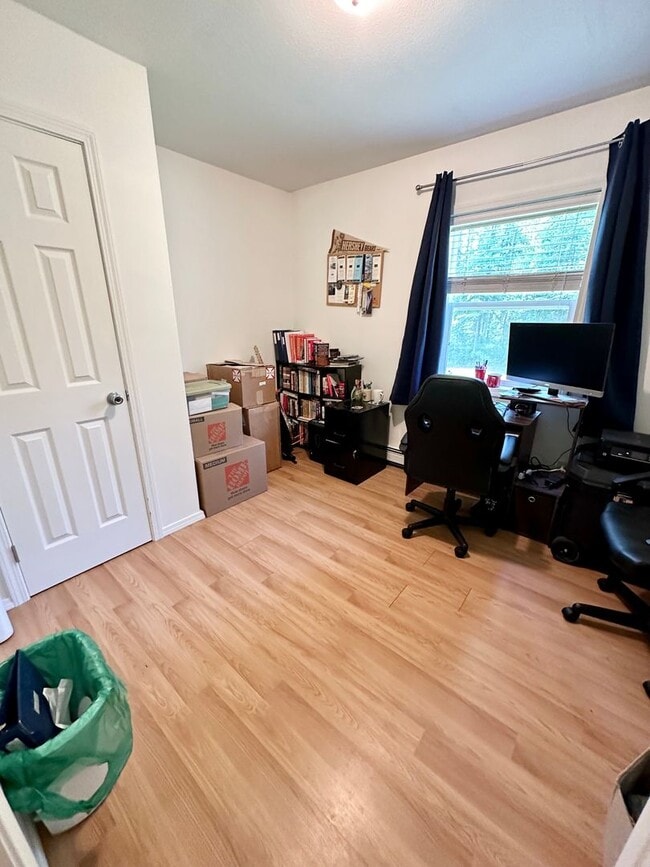 Building Photo - 3bd, 2 bath Home for Rent w/ Large 2 Car G...
