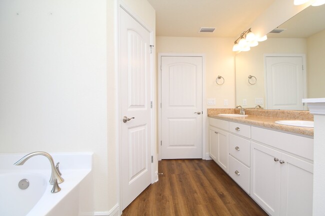 Building Photo - Ventura Estates Rental – 4 Bedrooms, 2 Bat...
