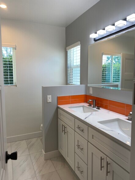 Building Photo - 5024 Topanga Canyon Blvd