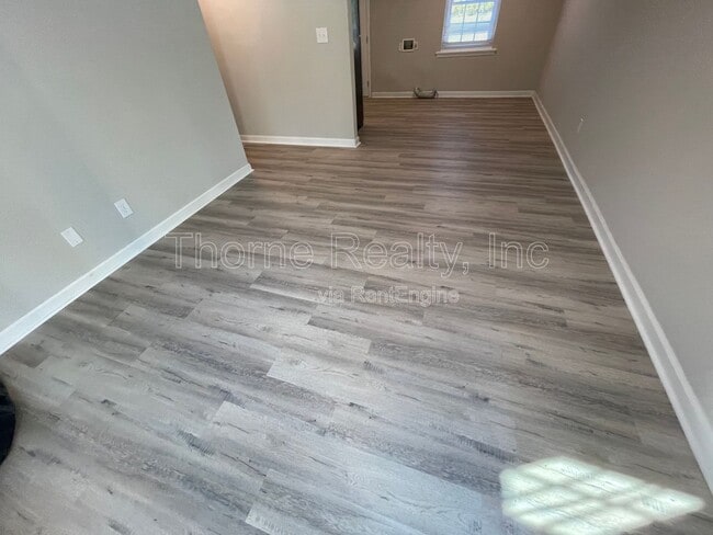 Building Photo - 1318 Maple St