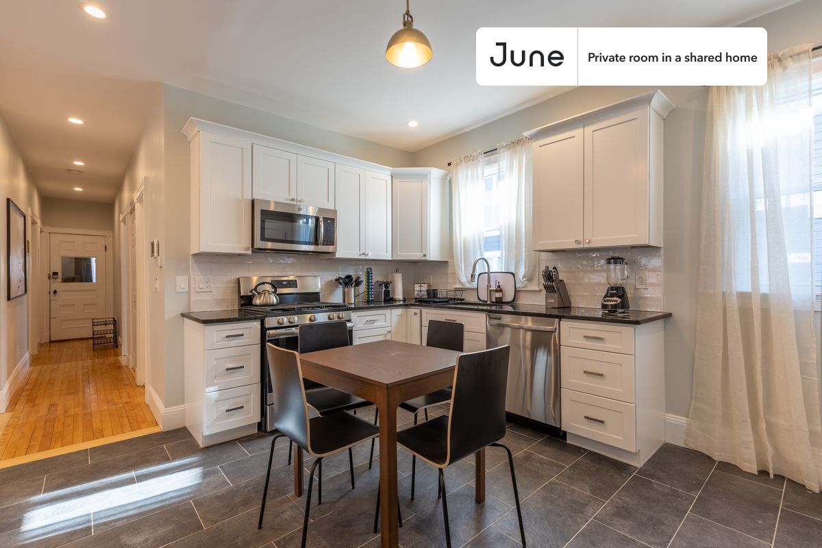 Building Photo - Room in Shared 4 bed/2 bath home in Savin Hill