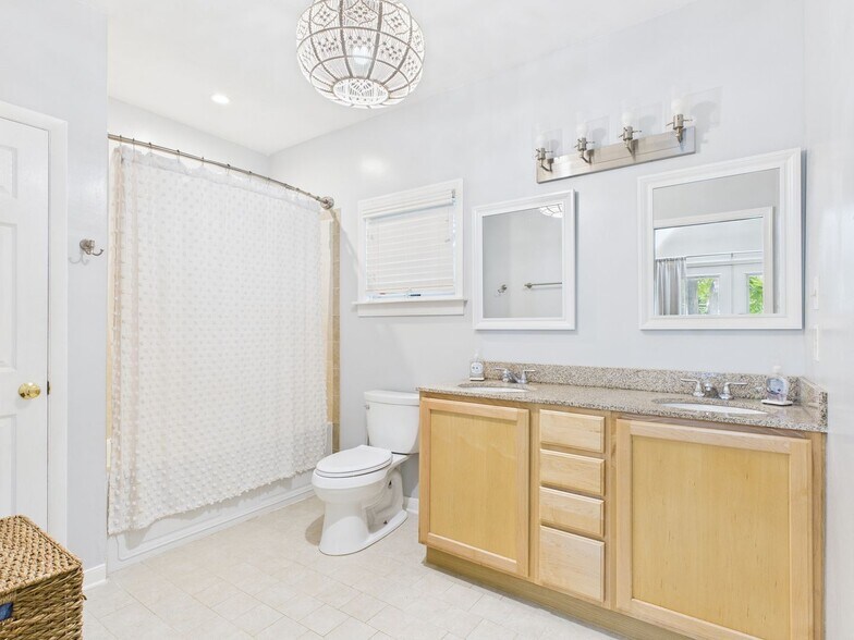 Building Photo - 1409 Landis Dr