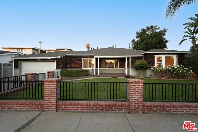 Building Photo - 6932 Mammoth Ave