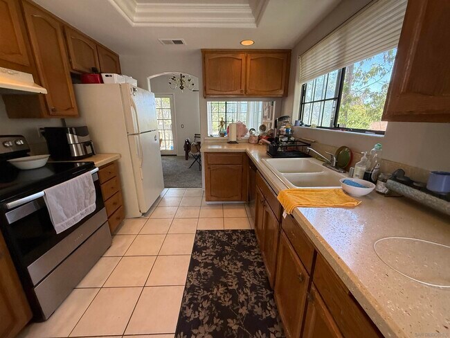 Building Photo - 16268 Avenida Venusto