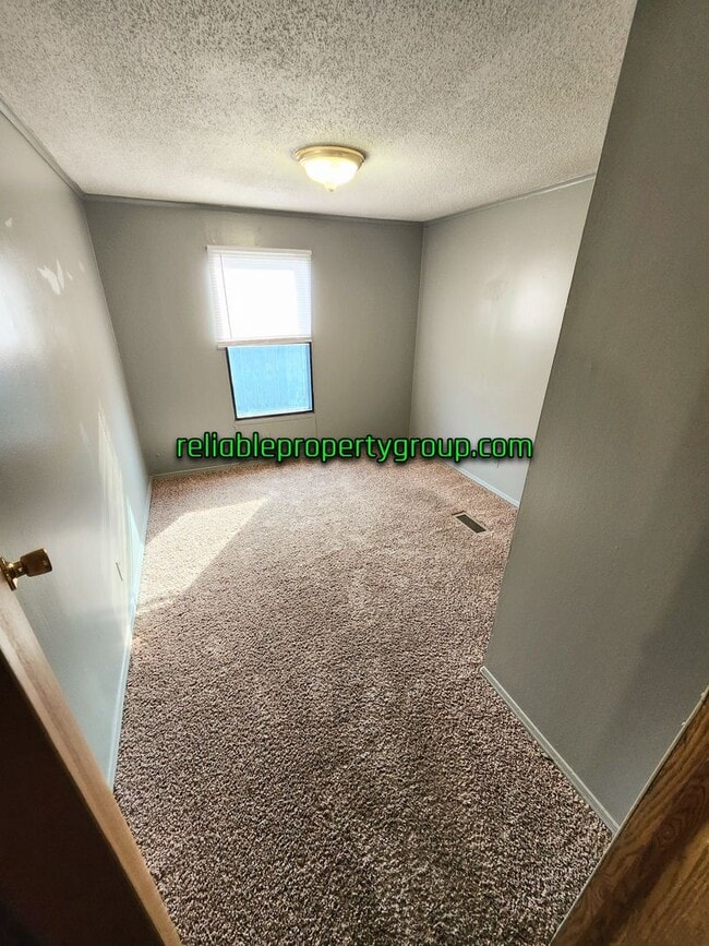Building Photo - New Listing in Fort Wayne