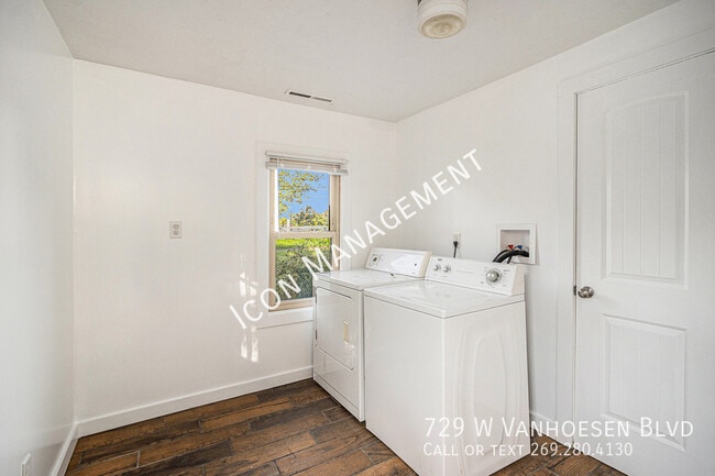 Building Photo - 729 W Van Hoesen Blvd
