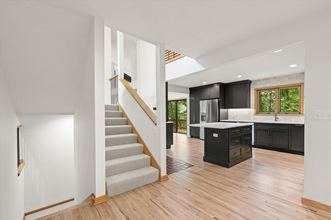 Building Photo - 1424 Bradford Dr