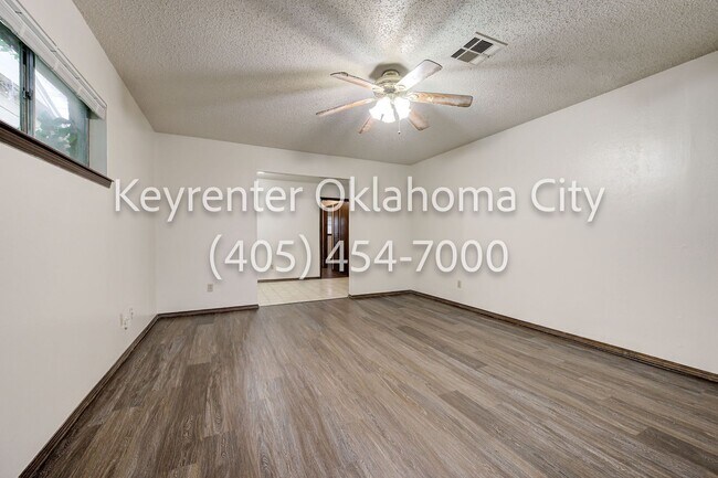 Building Photo - 920-922 SW 97th St Duplex