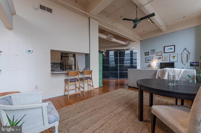 Building Photo - 1238 Callowhill St