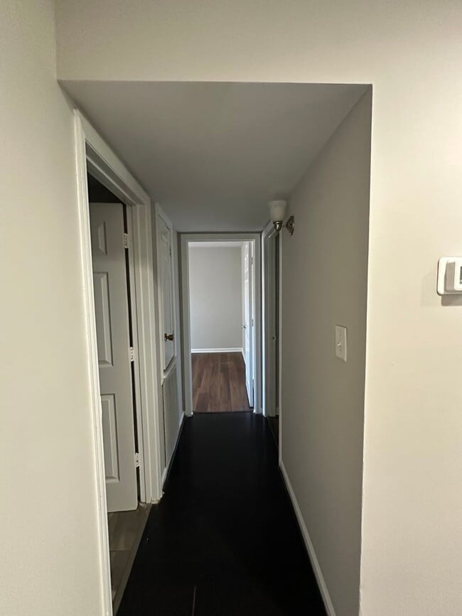 Building Photo - 2 bedroom/2 Bath Condo