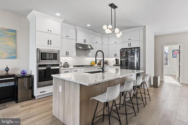 Building Photo - 908 Laurens Aly