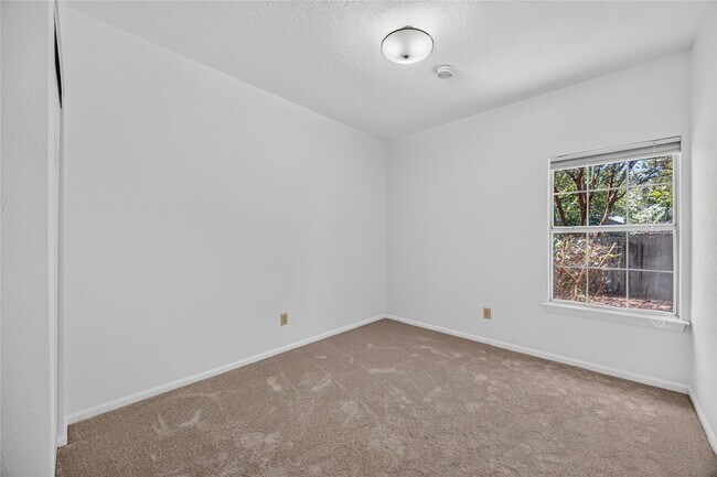 Building Photo - 88 Laughing Brook Ct