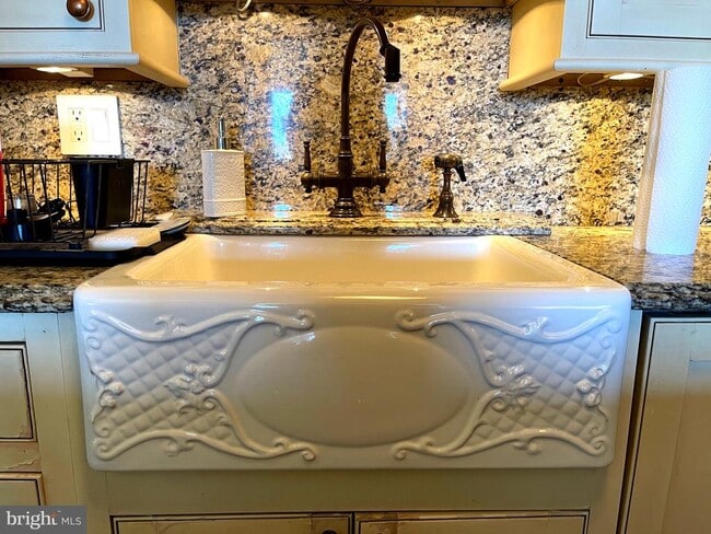 Building Photo - 28 Main St