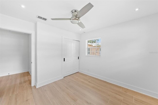 Building Photo - 4714 W Oakellar Ave