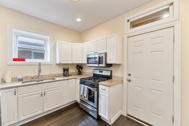 Building Photo - 1351 N Lawndale Ave