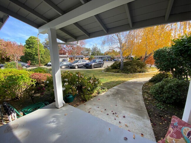 Building Photo - 3 Bed 2 Bath SIngle Family Home In Walnut Creek (Water, Garbage, Internet Are Included In The Rent)