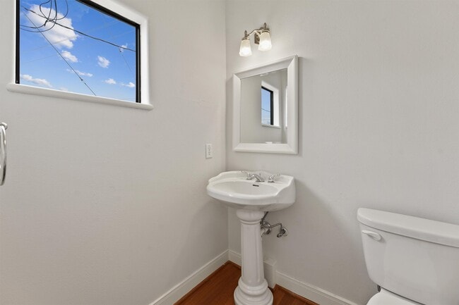 Building Photo - 2402 Calumet St