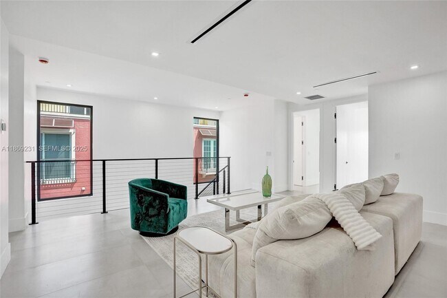 Building Photo - 1825 NE 26th Ave