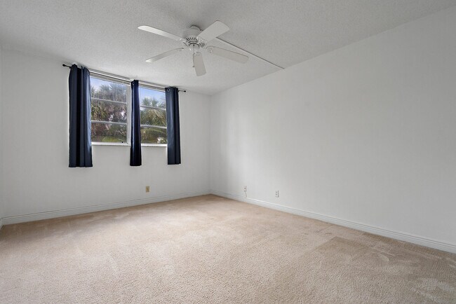 Building Photo - 630 Ocean Dr