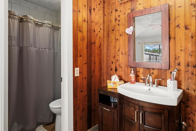 Building Photo - 16323 La Luna Dr