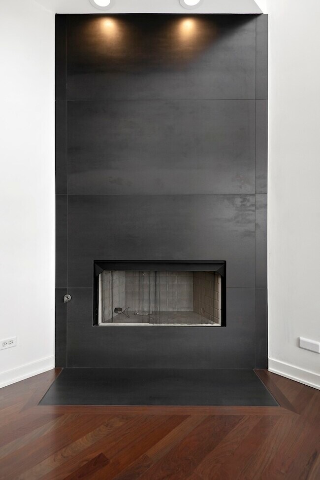 Building Photo - 808 N Greenview Ave