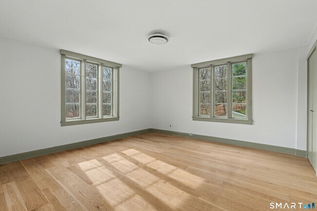 Building Photo - 42 Picketts Ridge Rd