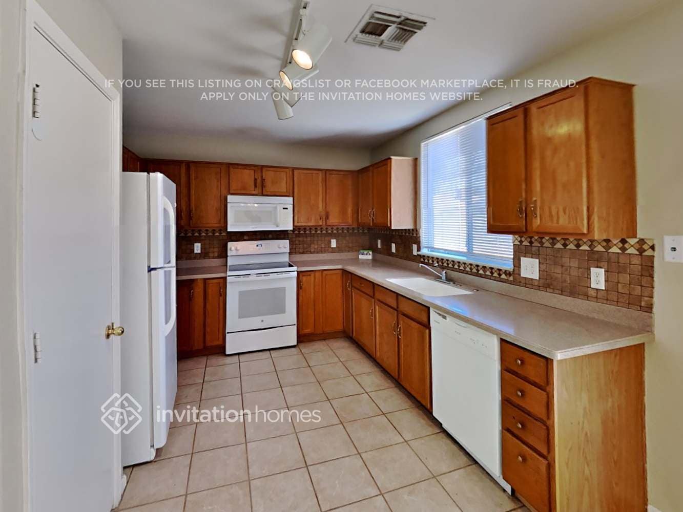 Building Photo - 8719 W Bobby Lopez Dr