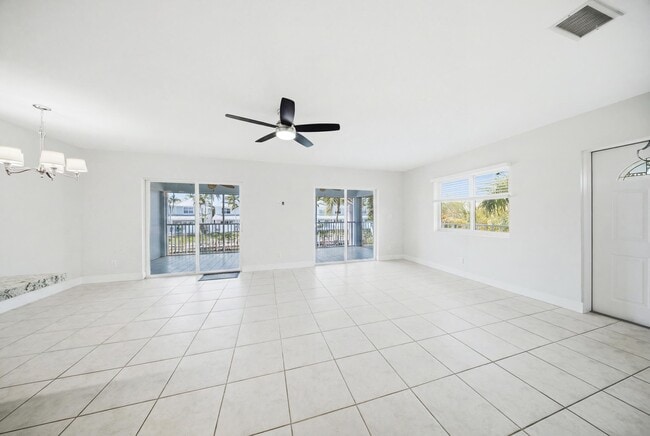 Building Photo - 138 Indies Dr N