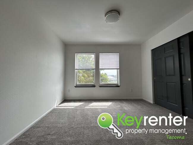 Building Photo - Exceptional 2 Bed 2 Bath Downtown Condo