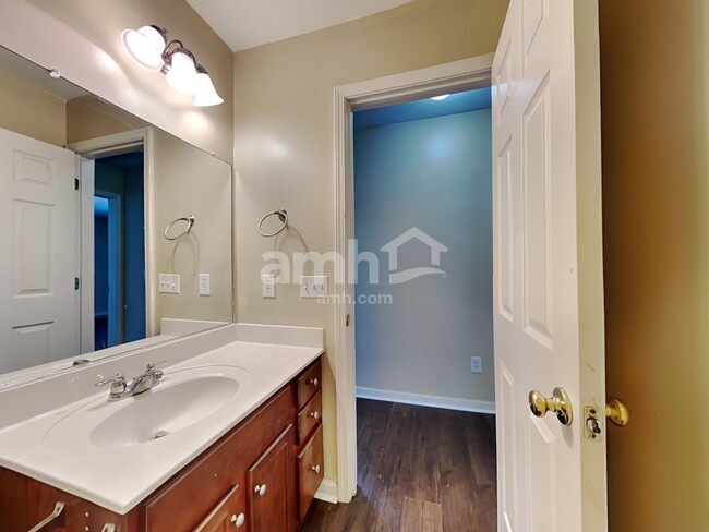 Building Photo - 405 Crystal Oaks Ln