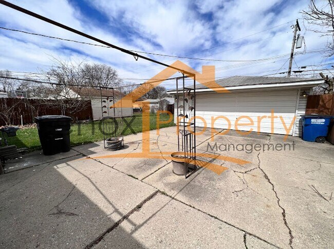 Building Photo - 3 Bedroom Home In Westland $300 off First Month Rent