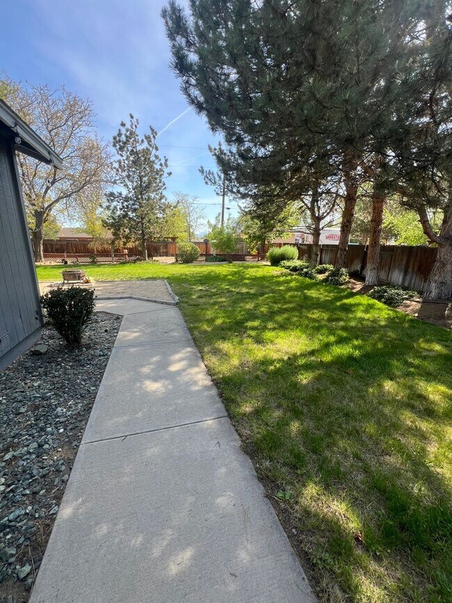 Building Photo - 3 bedroom, 2 bathroom, 1447 Sq Ft