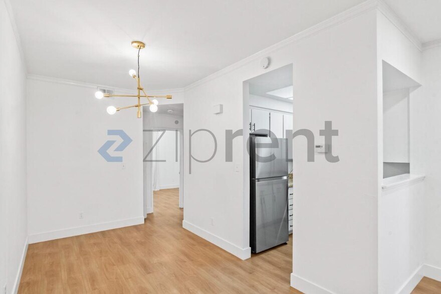 Building Photo - Unit 385