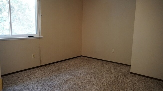 Building Photo - Charming 2 bed, 2.5 ba, 1250 sq. ft. duple...