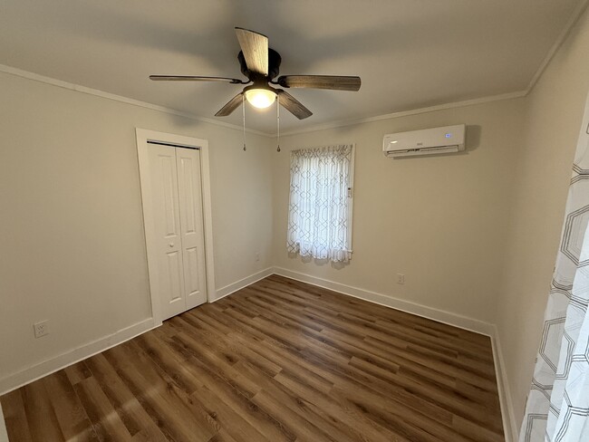 Building Photo - 110 Small St