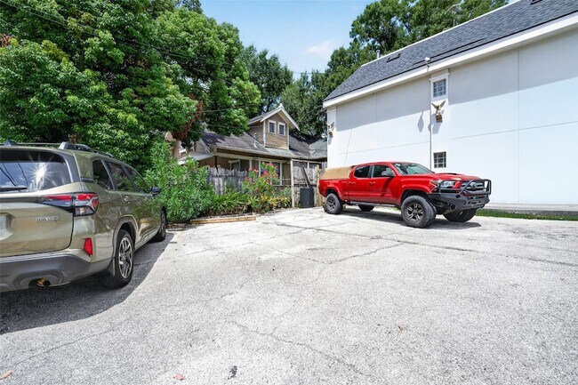 Building Photo - 1404 Welch St
