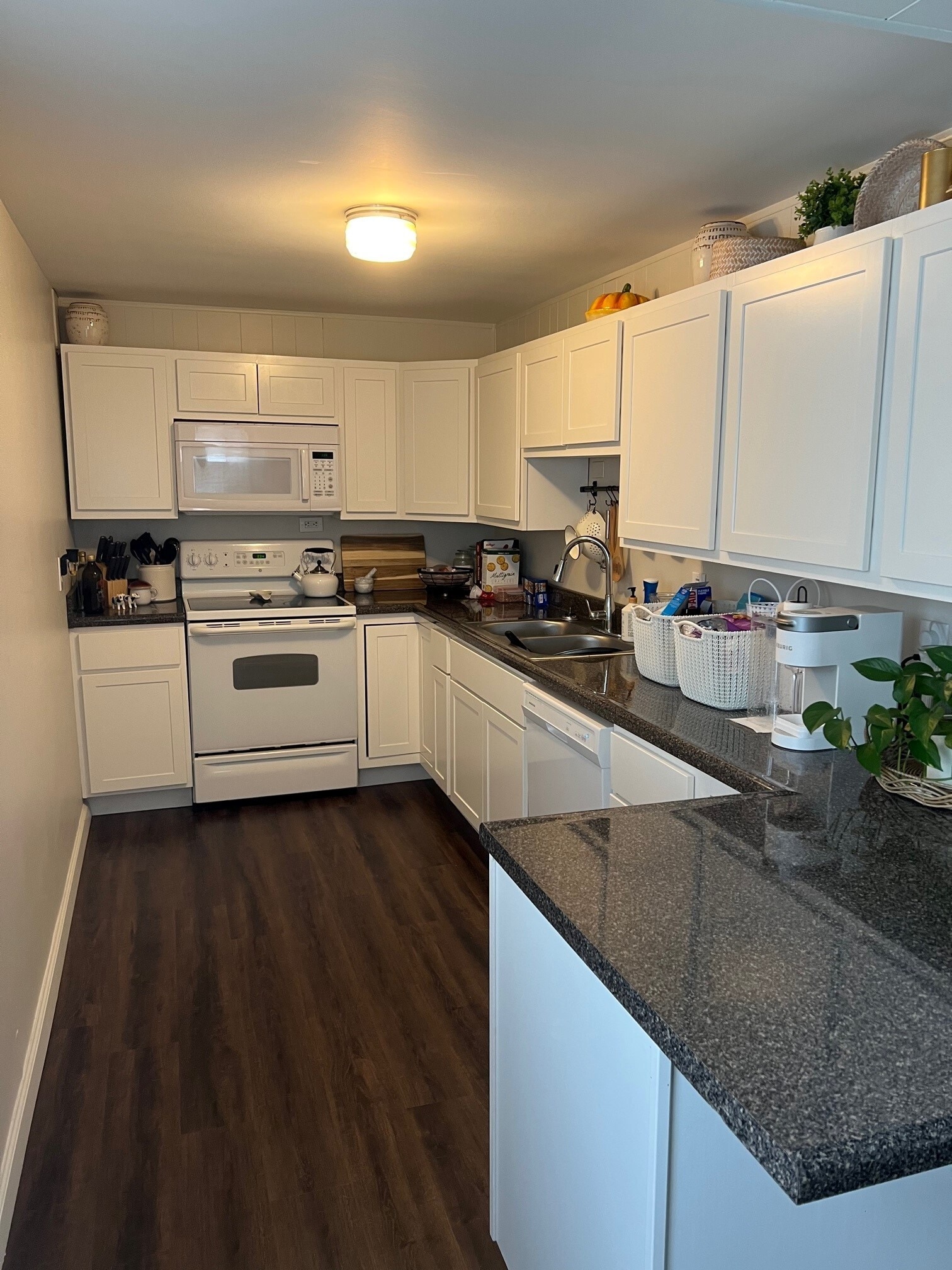 Kitchen - 701 Edgecliff St