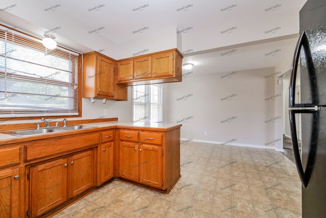 Building Photo - 5507 N Lydia Ave