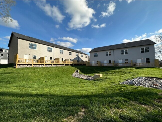 Building Photo - 119 W Rossview Rd