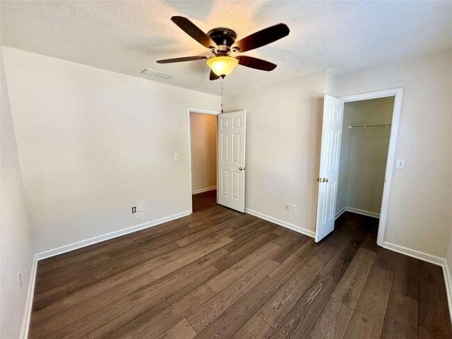 Building Photo - 10920 Glenbarr Dr