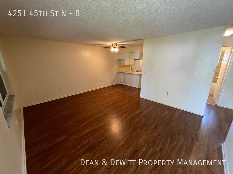 Building Photo - 2 Bed/1 Bath - Unit B