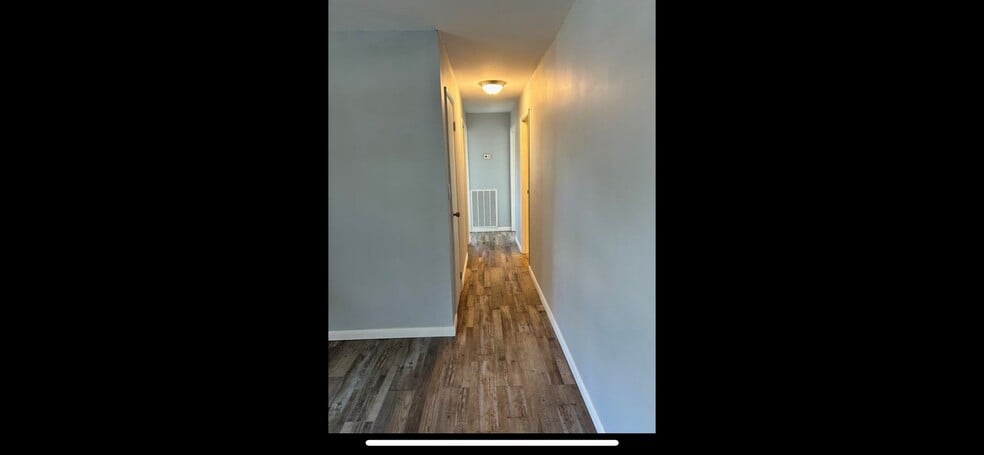 Building Photo - 136 Golf Dr SE