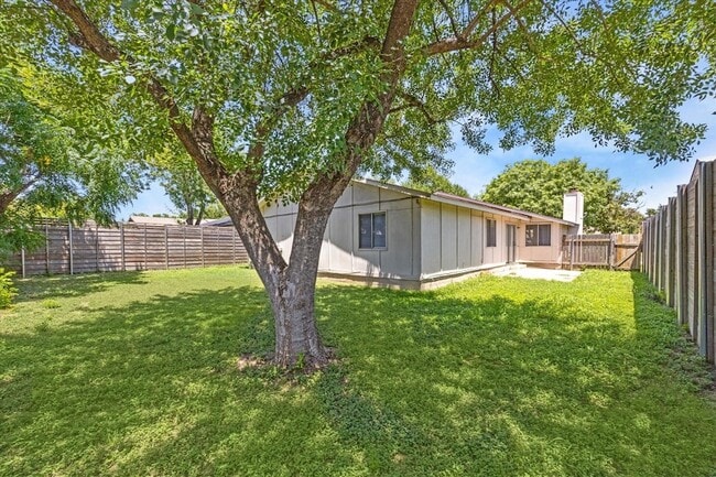 Building Photo - 11104 Applewood Dr