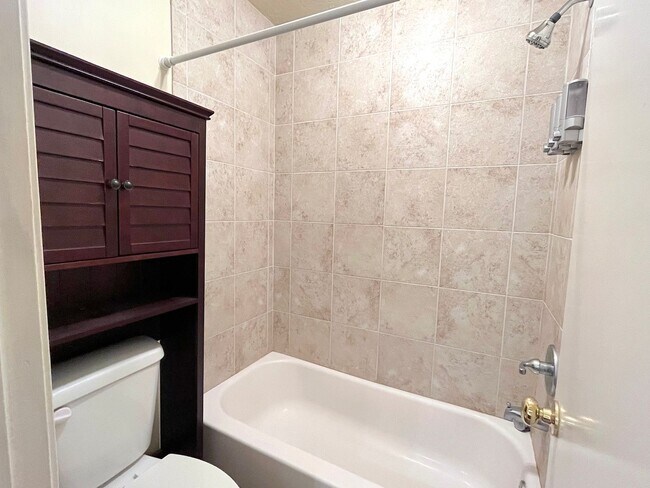 Building Photo - AUG 2026 PRE-LEASE!  Spacious 2 Bedroom Condo