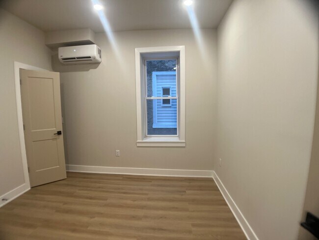 Building Photo - 121 W Sharpnack St