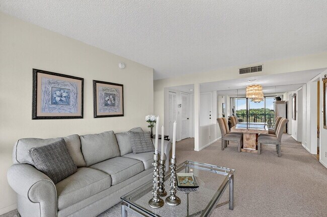 Building Photo - 7835 Lakeside Blvd