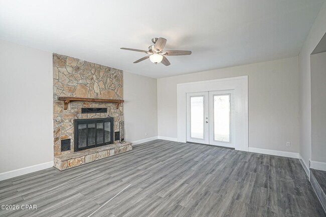 Building Photo - 410 S Star Ave