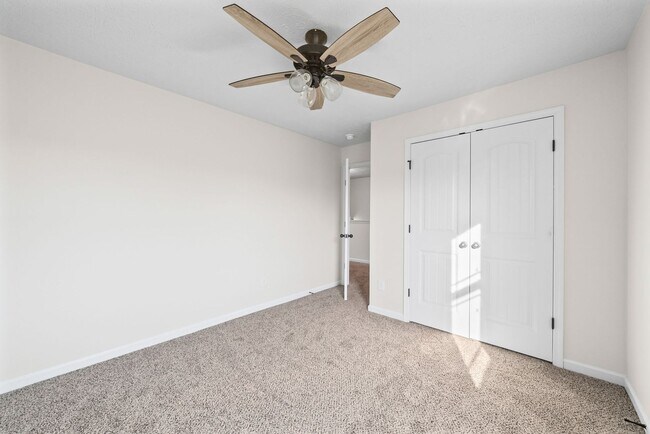 Building Photo - Pet Friendly Three Bedroom with Bonus!