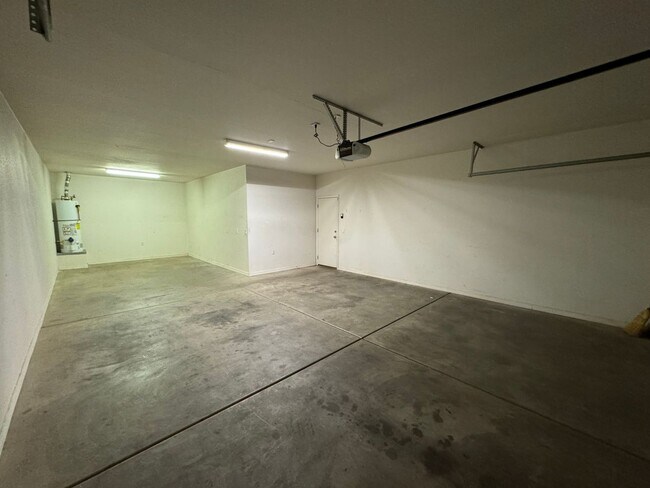 Building Photo - 4 Bedroom - 2.5 Bath - 2485 Sq. Ft - Sahuarita